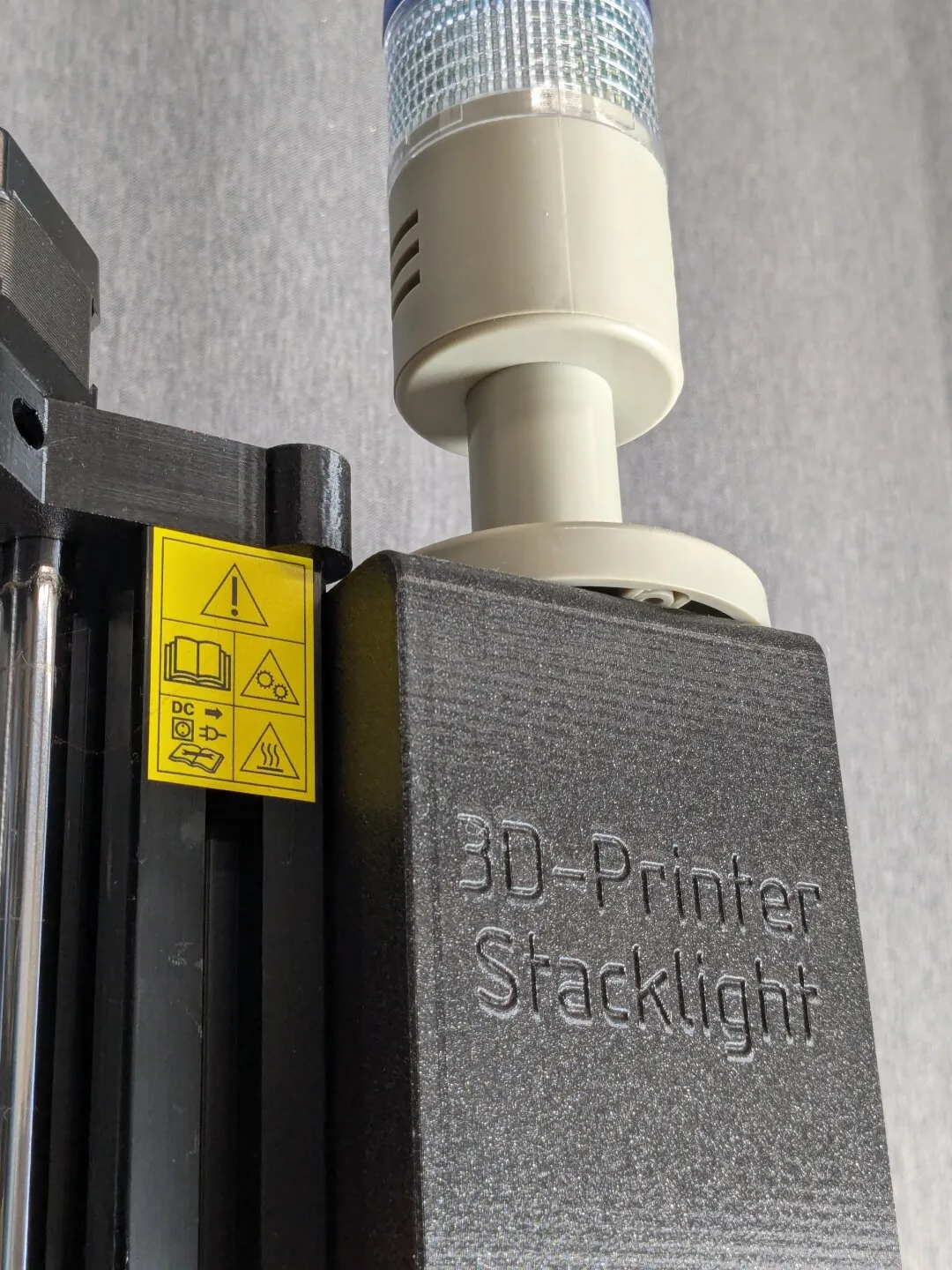 Деталь с напечатанным текстом