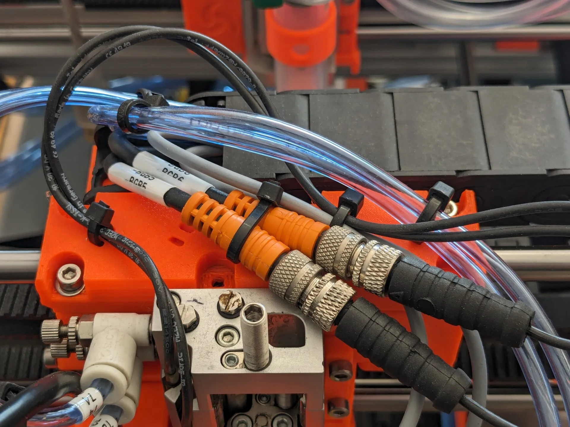 Каналы для стяжек на реальной детали